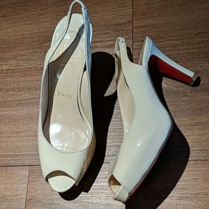 Christian Louboutin Nude peep toe pump